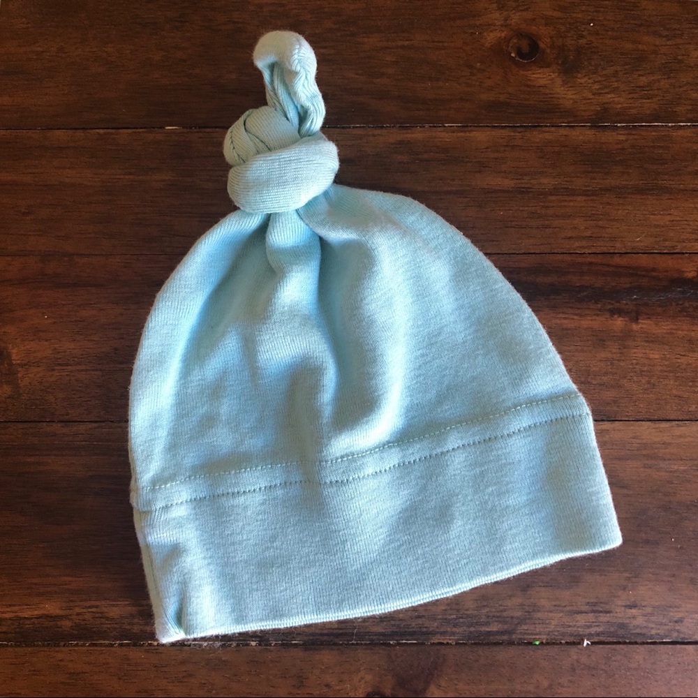 Knot baby beanie